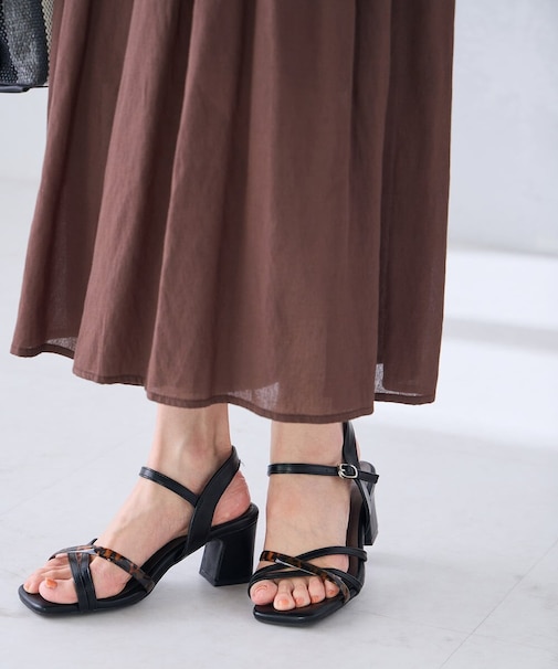 クロスストラップサンダル