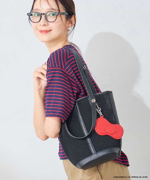 HELLO KITTY リボンポーチチャーム付きメッシュバッグ