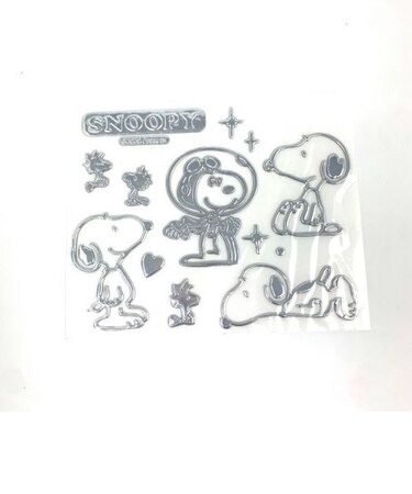 スヌーピー PEANUTS エンブレムステッカー　スヌーピー　ポーズ ステッカー シルバー 　 　