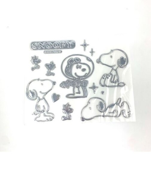 スヌーピー PEANUTS エンブレムステッカー　スヌーピー　ポーズ ステッカー シルバー 　 　