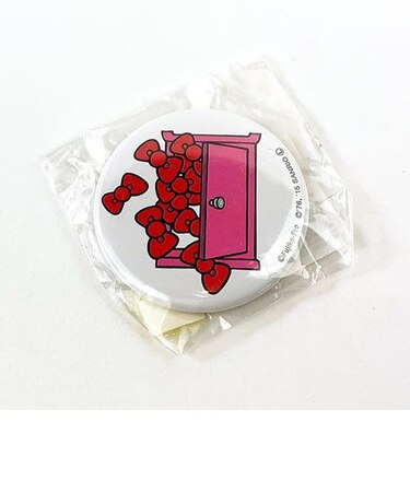 サンリオ ドラえもん×キティちゃん 缶バッジ どこでもドアリボン