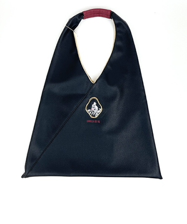 ディズニー ヴィランズ クルエラ メタルフレームトライアングルトートバッグ (ブラック) ACCOMMODE アコモデ