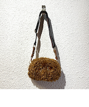 ACCOMMODE アコモデ ジャガードテープファーショルダーバッグ (ブラウン)