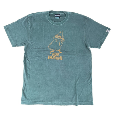 ムーミン スナフキン ピグメント刺繍Tシャツ(L) グリーン アパレル MOOMIN