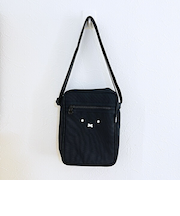 ミッフィー miffy フェイス 縦型ショルダーバッグ ブラック