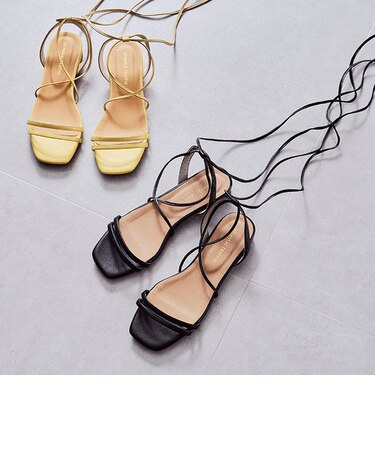 編み上げフラットサンダル