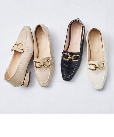 ゴールドモチーフ型押しローファー