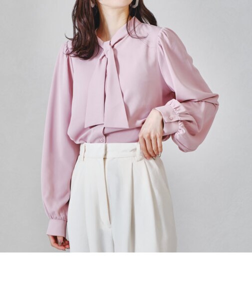 ボタンボウタイブラウス