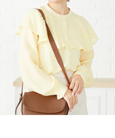 ラッフルカラーブラウス