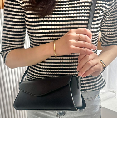 横長ショルダーバッグ