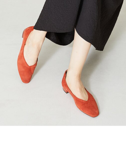 やわらかVカットフラットパンプス/42111