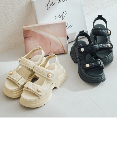 【厚底・ベルクロ】キルティングパールボタン厚底サンダル/51213