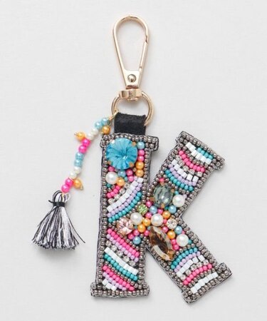 【チャイハネ】ビジューイニシャルチャーム