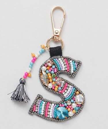 【チャイハネ】ビジューイニシャルチャーム