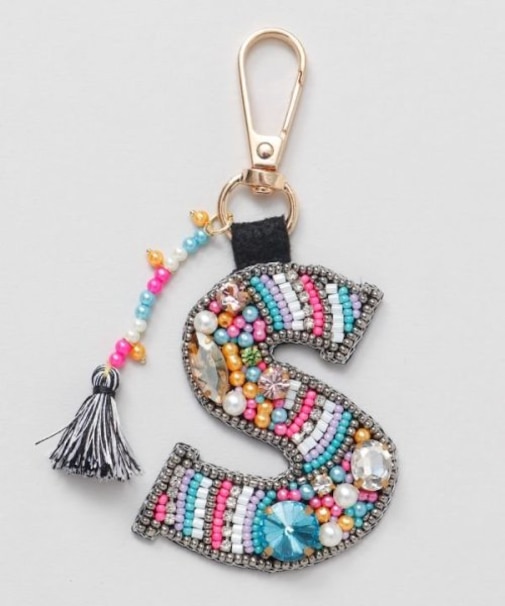 【チャイハネ】ビジューイニシャルチャーム