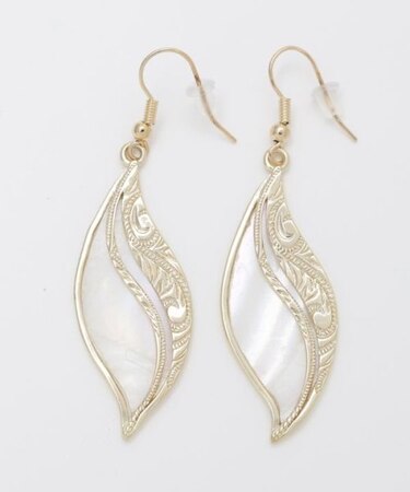 【カヒコ】シェルリーフピアス