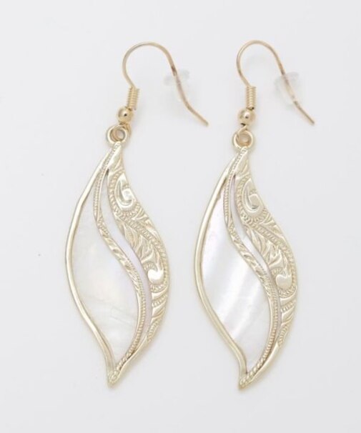 【カヒコ】シェルリーフピアス