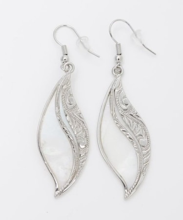 【カヒコ】シェルリーフピアス