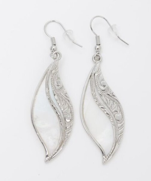 【カヒコ】シェルリーフピアス