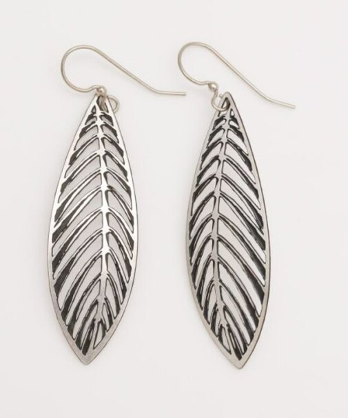 【カヒコ】 【LEIGHTON　LAM】ドロップニウピアス