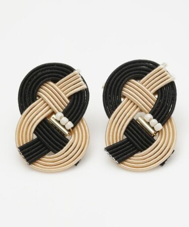 【カヤ】抱きあわじピアス