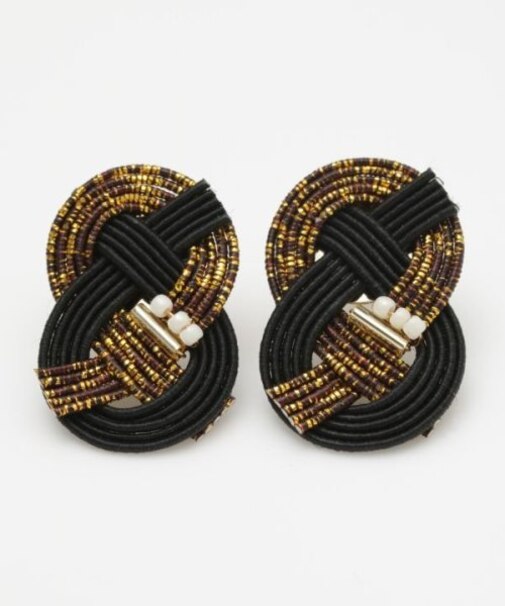 【カヤ】抱きあわじピアス