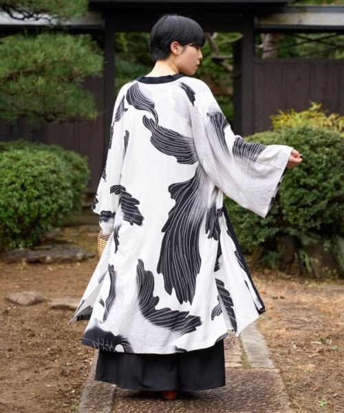 【カヤ】【ＵＶカット加工】たゆたう金魚長羽織　浴衣にも　タグ付新品 カヤ】【UVカット加工】たゆたう金魚長羽織｜カヤの通販