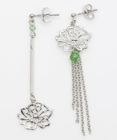 【カヤ】芍薬咲きピアス