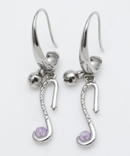 【カヤ】白金動物ピアス