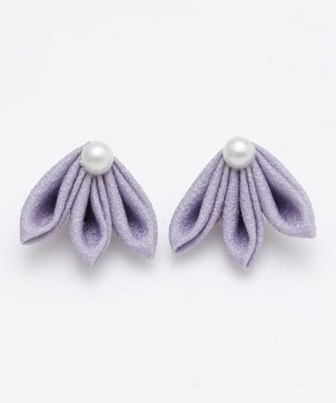 【カヤ】花平つまみピアス