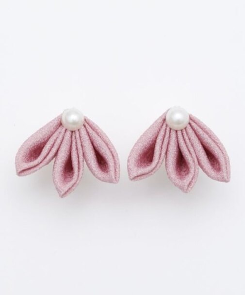 【カヤ】花平つまみピアス