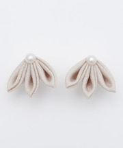 【カヤ】花平つまみピアス