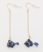 【カヤ】揺れ金魚ピアス