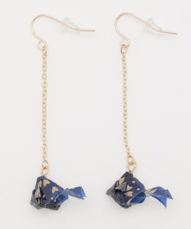 【カヤ】揺れ金魚ピアス