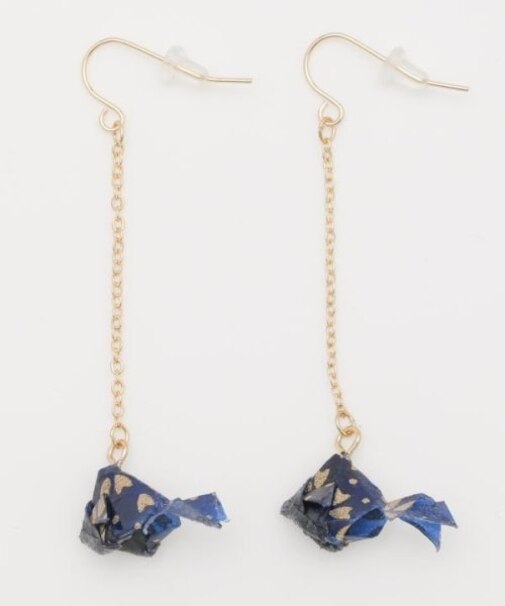 【カヤ】揺れ金魚ピアス