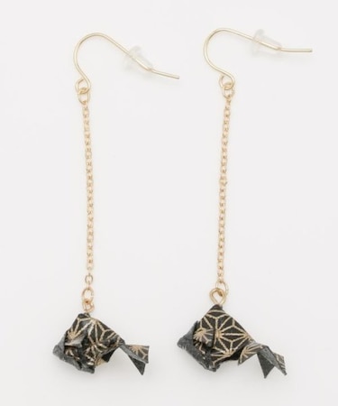 【カヤ】揺れ金魚ピアス