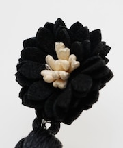 【カヤ】菊とタッセルピアス