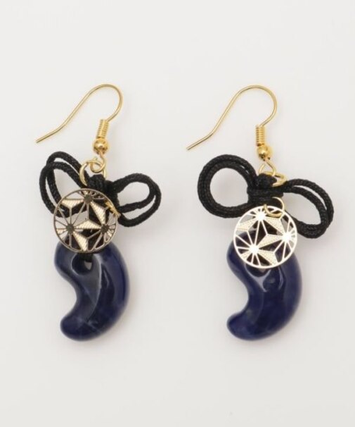 【カヤ】勾玉結びピアス