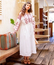 【欧州航路】トリフォイ刺繍ワンピース