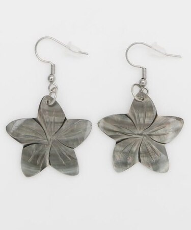 【マウナロア】プルメリアシェルピアス