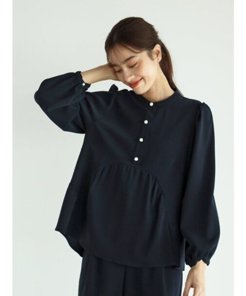 ペプラムヘムアクセントパールブラウス