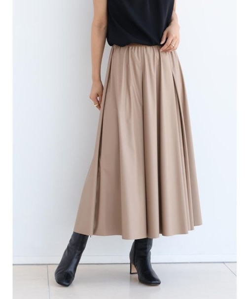 レザーライクタックフレアスカート