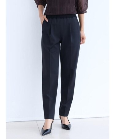 スリムテーパードパンツ