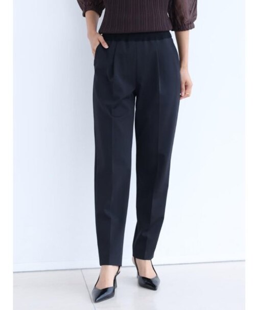 スリムテーパードパンツ