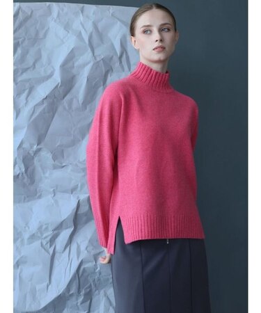 バックスリットタートルニット