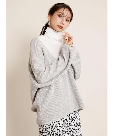 深Vネックラメニット