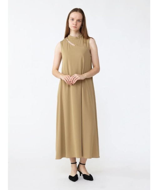 デコルテカットアウトワンピース