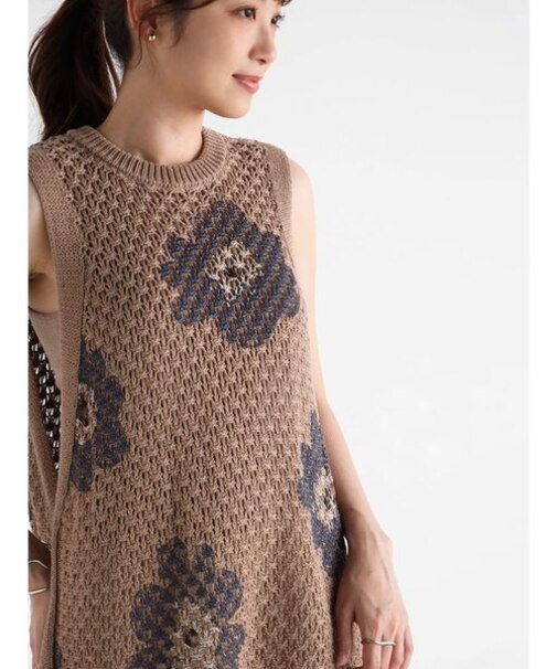 フラワーペイントかぎ編みニットベスト
