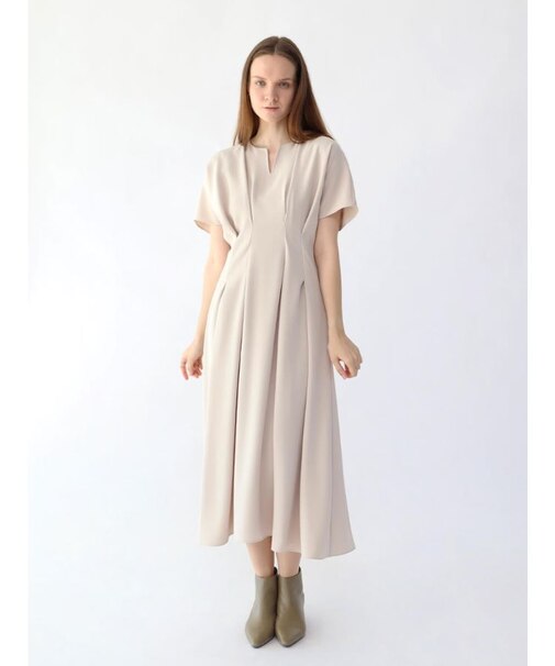 キーネックウエストタックワンピース