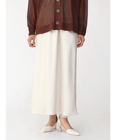 サテンロングスカート